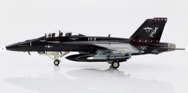 HOBBY MASTER HA5136B 1/72 F/A-18F Super Hornet Vandy I 166673 US Navy VX-9 Full weapon load - Image 2