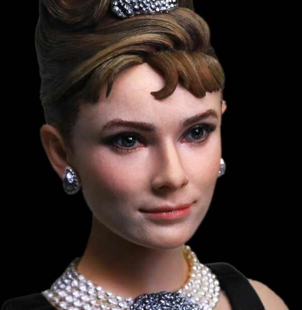 Star Ace Toys SA0051 1/6 Audrey Hepburn as HOLLY GOLIGHTLY in Breakfast at Tiffany's - Image 2