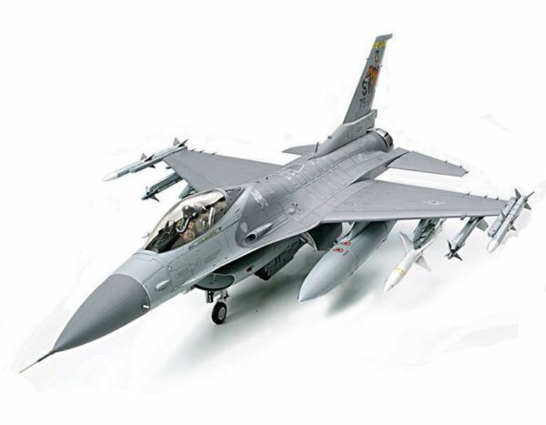 Tamiya 60315 1/32 USAF F16 CJ Block 50 Fighting Falcon Plastic Model Kit - Image 2