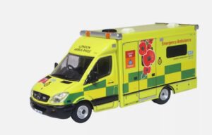 Oxford 76MA007 1/76 Mercedes Ambulance London Remembrance Day Poppy