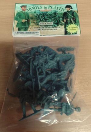 ARMIES IN PLASTIC 5402 1/32 WORLD WAR 1 GERMANS IN STAHL HELMETS 16 FIGURES